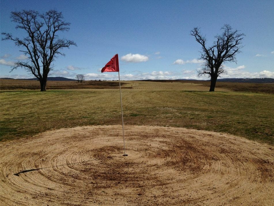 adaminaby golf club pic